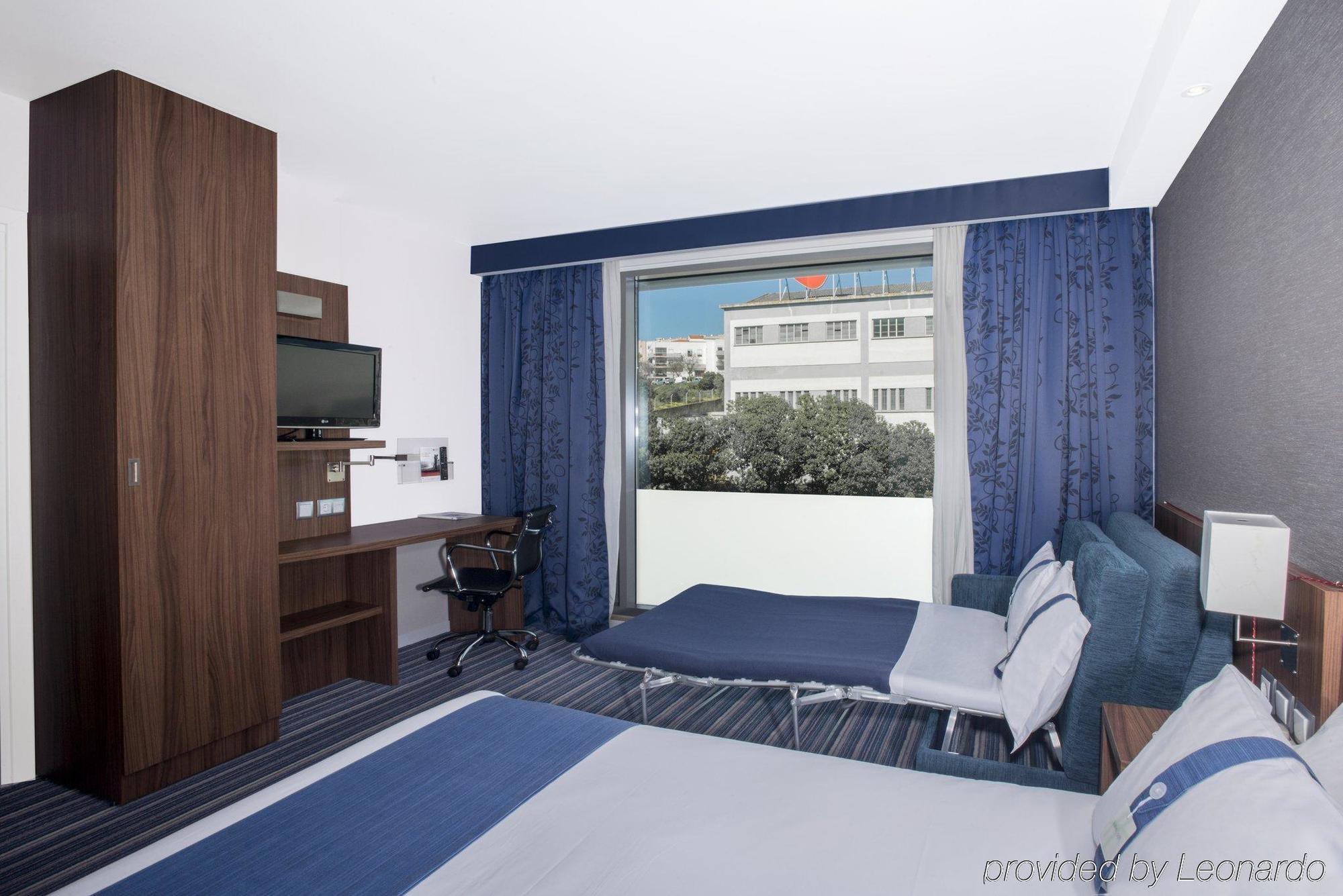 Holiday Inn Express Lisbon Alfragide, An Ihg Hotel Екстер'єр фото