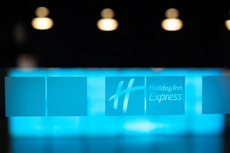 Holiday Inn Express Lisbon Alfragide, An Ihg Hotel Екстер'єр фото
